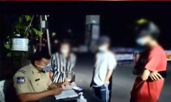 సనత్‌నగర్‌ పోలీసుల అదుపులో చైనీయులు