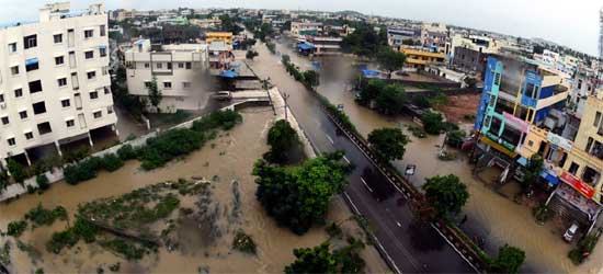 IN PICS: వరద నీటితో వరంగల్‌ అతలాకుతలం