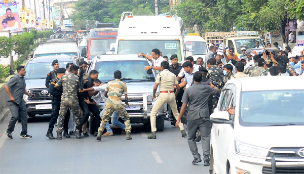 Chandrababu: ఈ రాత్రికి ఇక్కడే ఉంటా.. మీ సంగతి చూస్తా: చంద్రబాబు