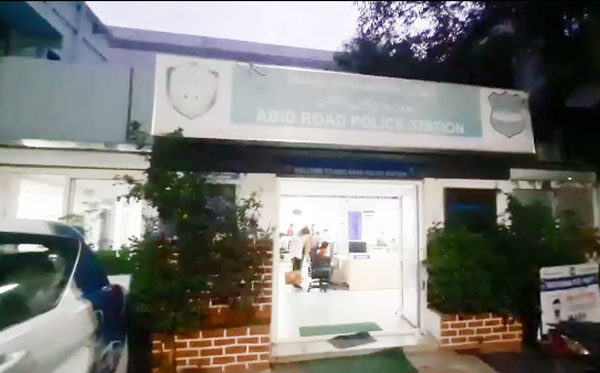 Prank Video: హైదరాబాద్‌లో యూట్యూబర్‌ను చితకబాదిన షాప్‌ యజమాని