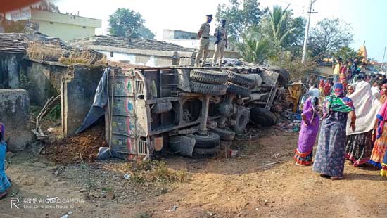 వికారాబాద్‌ జిల్లాలో ఘోర రోడ్డు ప్రమాదం