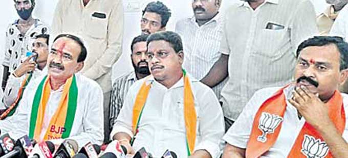 ప్రశ్నించినందుకే నాపై కుట్ర - Vimarsana News