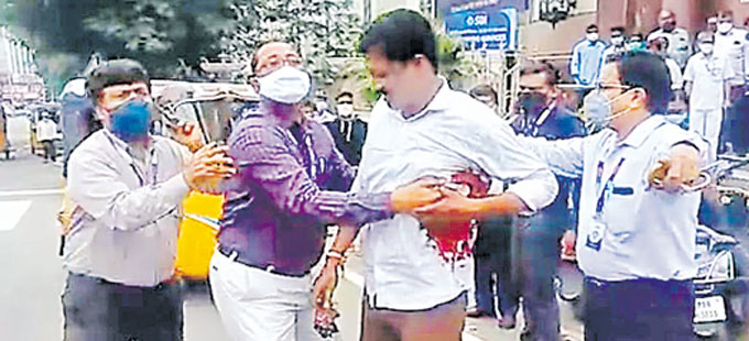 అవమానిస్తున్నాడని.. కాల్చేశాడు - Vimarsana News