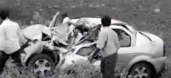AP News: లారీని ఢీకొట్టిన కారు.. తండ్రి, కుమార్తె మృతి - Vimarsana News