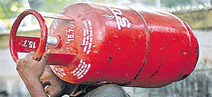 LPG cylinder: గుదిబండగా మారిన గ్యాస్‌బండ.. మరోసారి పెరిగిన ధర - Vimarsana News