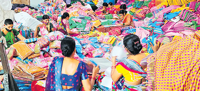 Bathukamma Sarees: 289 వర్ణాల్లో బతుకమ్మ చీరలు - Vimarsana News