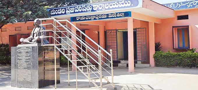 అధికారాలు లేని పదవులు - Vimarsana News