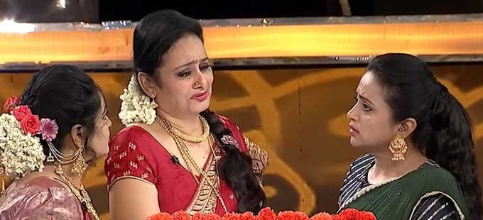 Cash Program In Etv Latest Episode 2015 Cash Promo: నా కుటుంబ సభ్యుల్లో ఐదుగురిని కోల్పోయా: నటి వరలక్ష్మి