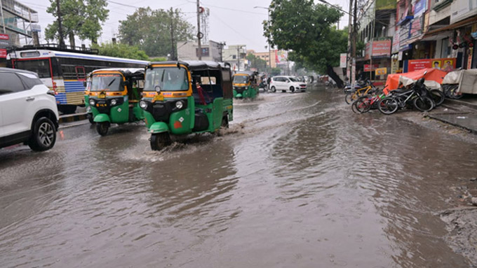 Weather UPDate: ఉపరితల ద్రోణి ప్రభావం.. తెలుగు రాష్ట్రాల్లో విస్తారంగా