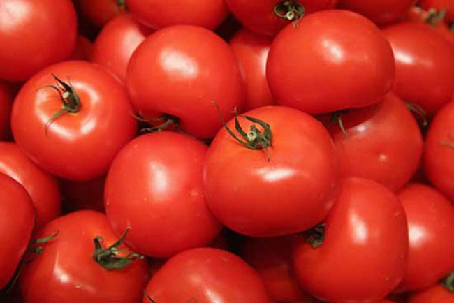 <p>Tomato: బర్త్‌డే గిఫ్ట్‌గా మహిళకు టమాటాలు!</p>
