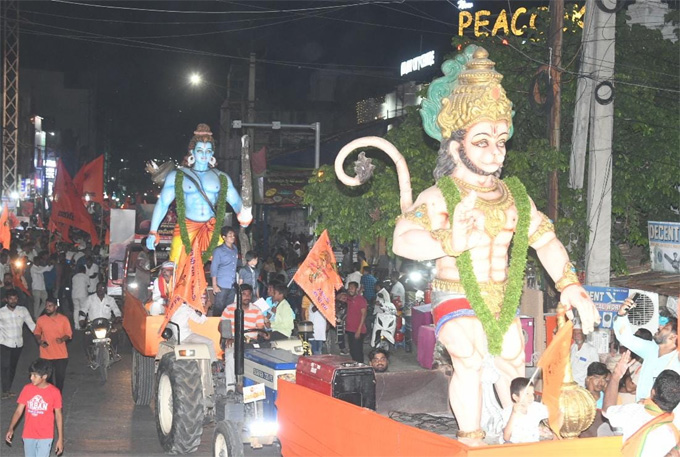 <p>కరీంనగర్‌లో ఘనంగా హనుమాన్ జయంతి ర్యాలీ</p>
