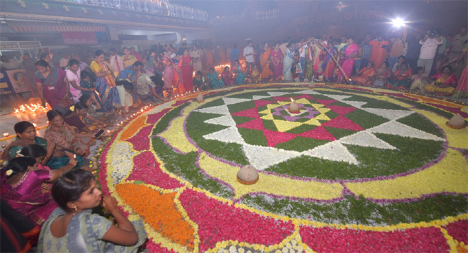 ఇంద్రకీలాద్రిపై ఘనంగా కోటి దీపోత్సవం, జ్వాలాతోరణం
