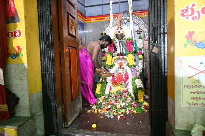  దిల్‌సుఖ్‌నగర్‌లోని శారదా చంద్రమౌళీశ్వర ఆలయం
