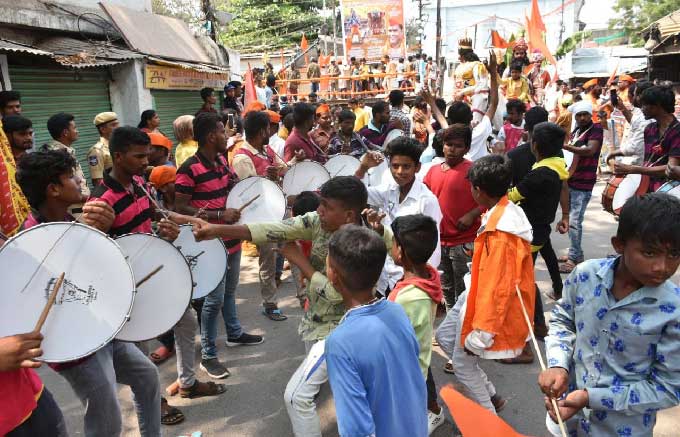  హైదరాబాద్‌ : మల్లేపల్లి సీతారాంబాగ్‌ నుంచి ప్రారంభమైన శోభాయాత్ర
