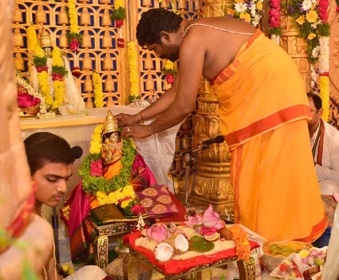 హైదరాబాద్: కూకట్‌పల్లిలోని రామాలయంలో శ్రీరామనవమి వేడుకలు