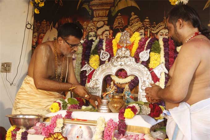 హైదరాబాద్‌: నల్లకుంటలోని పాత రామాలయంలో సీతారాముల కల్యాణం