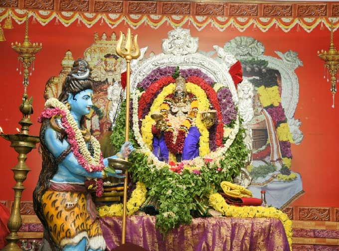  ఇంద్రకీలాద్రిపై దసరా శరన్నవరాత్రి ఉత్సవాలు భక్తిశ్రద్ధలతో నిర్వహిస్తున్నారు