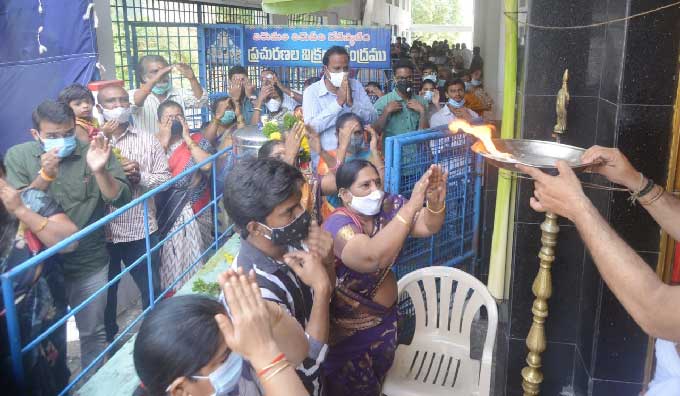 ప్రకాశం: ఒంగోలులోని ఆలయాల్లో భక్తుల సందడి