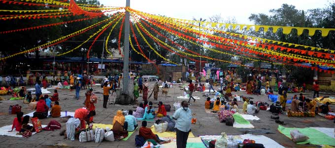వరంగల్‌: ఐనవోలు ఆలయంలో భక్తుల సందడి