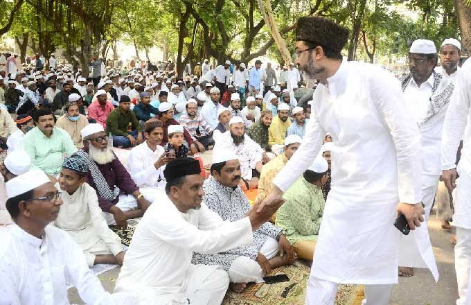 రంజాన్ శుభాకాంక్షలు చెబుతున్న ఎమ్మెల్యే హఫీజ్ఖాన్