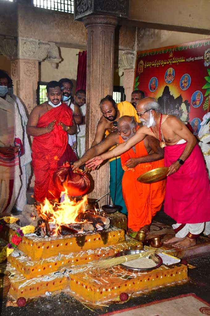 కనకదుర్గమ్మ ఆలయంలో పూర్ణాహుతి కార్యక్రమం