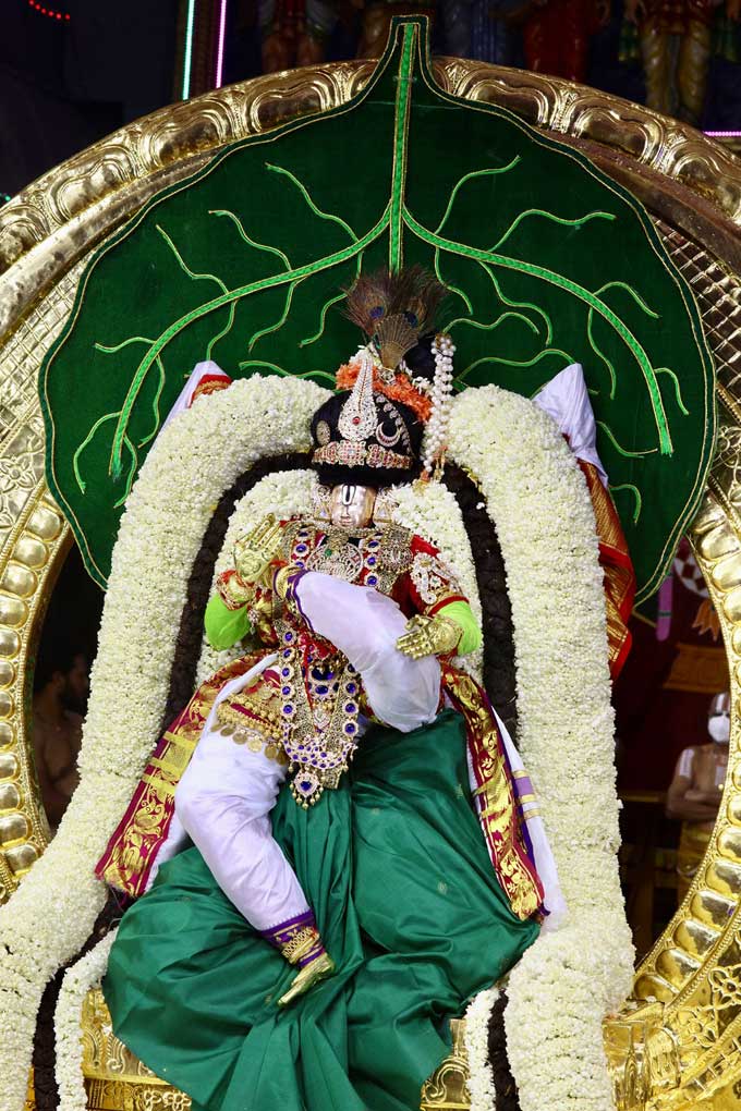 తిరుమల: బ్రహ్మోత్సవాల్లో భాగంగా చంద్రప్రభవాహనంపై దర్శనమిచ్చిన శ్రీవారు