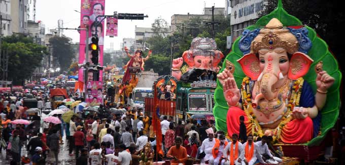 హైదరాబాద్‌: ఘనంగా సాగుతున్న గణపతి శోభాయాత్ర