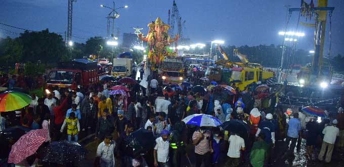 కూకట్‌పల్లి రంగధాముని చెరువు వద్ద నిమజ్జనాల సందడి