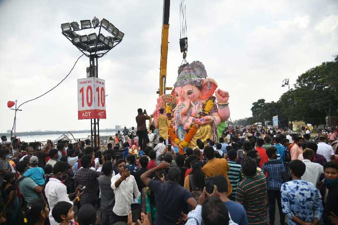 హైదరాబాద్‌: ట్యాంక్‌బండ్‌ వద్ద ఘనంగా గణేశ్‌ నిమజ్జనోత్సవం