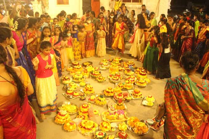 హైదరాబాద్‌: రాంనగర్‌లో బతుకమ్మ వేడుకలు