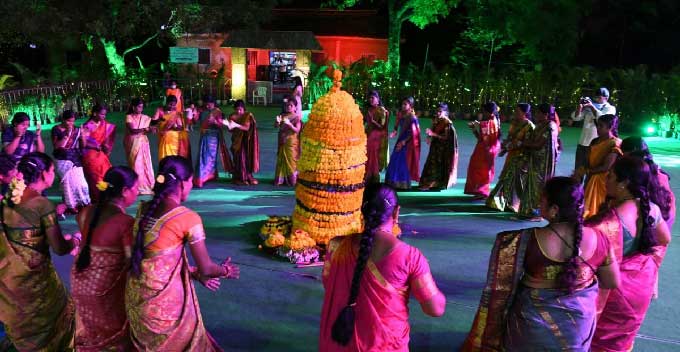 హైదరాబాద్‌: రవీంద్రభారతిలో బతుకమ్మ వేడుకలు