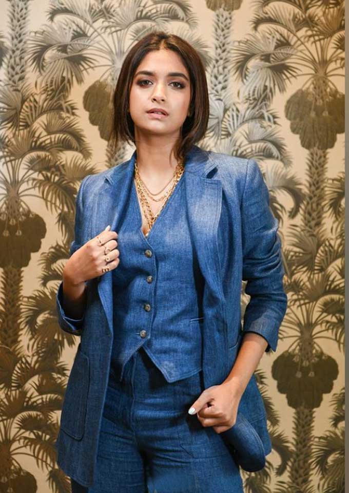 ఆ సినిమా విజయం తర్వాత కీర్తి వరుస కమర్షియల్ ఎంటర్టైనర్స్లో నటించి మెప్పించారు. కోలీవుడ్, టాలీవుడ్లలో వరుస సినిమాలు చేశారు. ‘సీమ రాజా’, ‘రంగ్ దే’, ‘సర్కార్’, ‘గుడ్లక్ సఖి’ చిత్రాలు ప్రేక్షకుల్ని అలరించాయి.