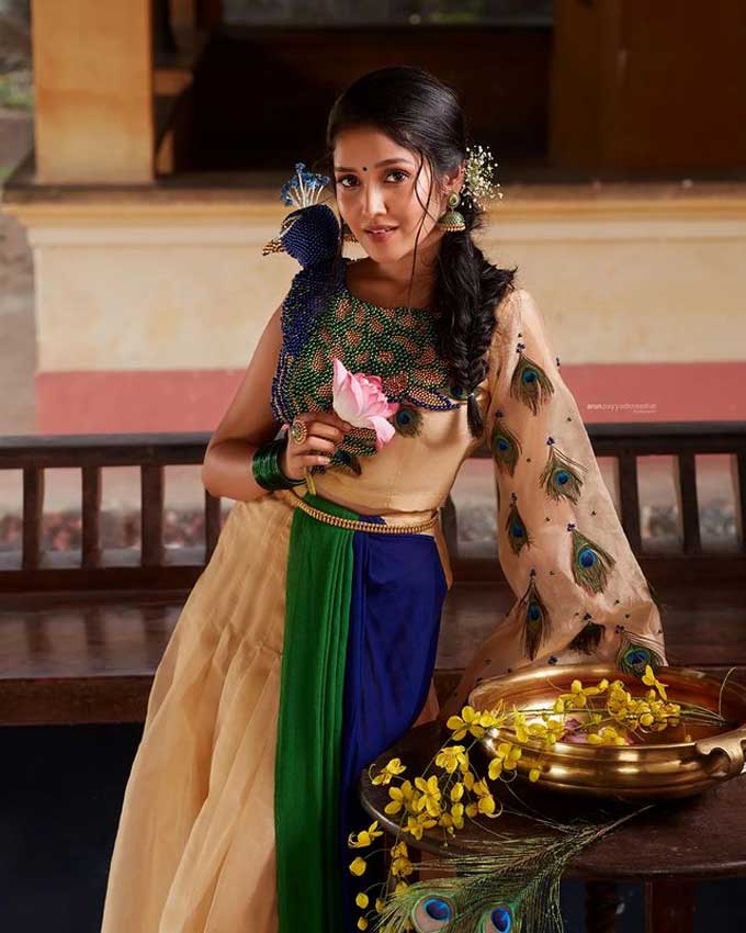 2013లో విడుదలైన ‘5 సుందరికాల్‌’ చిత్రానికి గాను బాలనటిగా కేరళ స్టేట్‌ ఫిల్మ్‌ అవార్డును ఆమె అందుకున్నారు.
