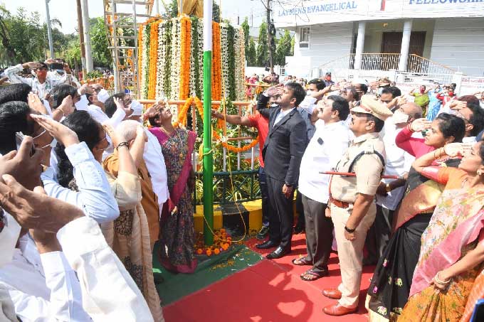తూర్పుగోదావరి: కాకినాడలో రాష్ట్ర అవతరణ దినోత్సవ వేడుకలు