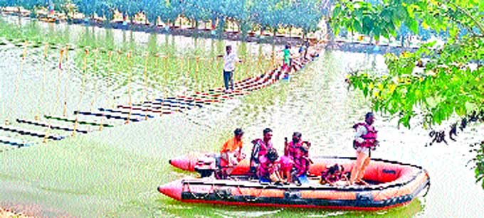 పార్వతీపురం మన్యం జిల్లా సీతంపేట మన్యంలో పర్యాటకులు సందడి చేశారు. ఎన్టీఆర్ సాహస ఉద్యానంలో పలు సాహస, ఇతర క్రీడలు ఆడారు. చిన్నారులు బోటులో ఇలా షికారు చేశారు.