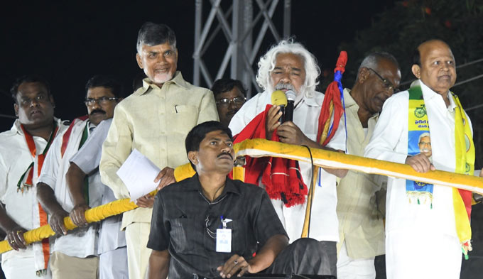గత ఎన్నికల్లో మహాకూటమి తరపున  ప్రచారంలో  గద్దర్‌, చంద్రబాబు