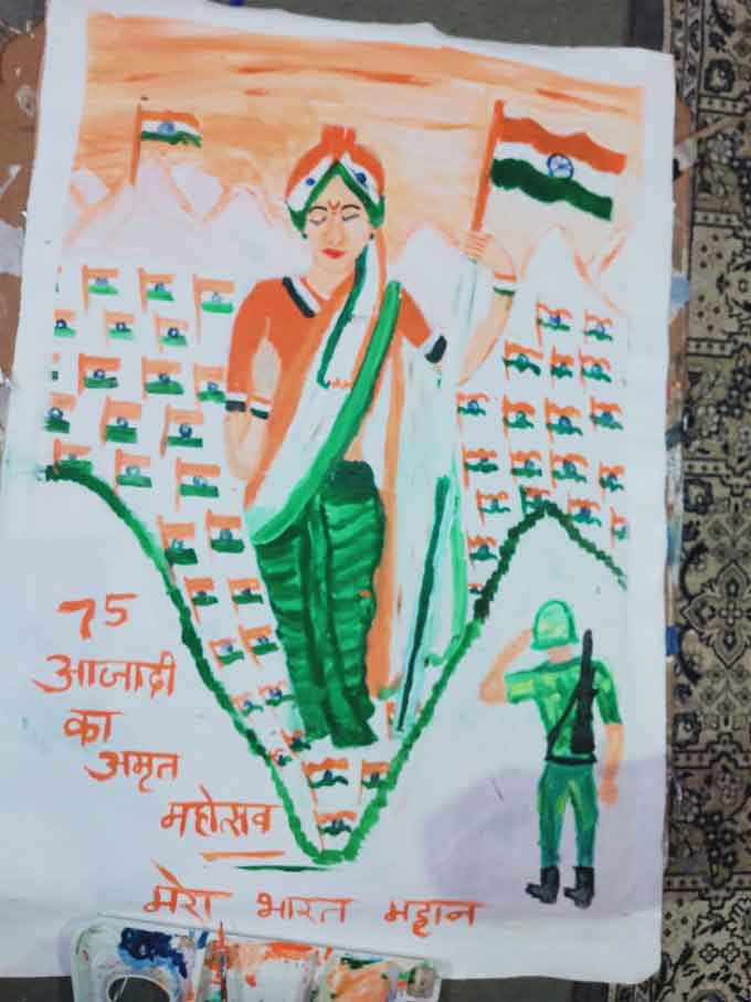 తాను కదల్లేని స్థితిలో ఉన్నా.. భారతీయులందరి మనసులు కదిలించేలా ఈ చిత్రం గీశాడు దివ్యాంగ కళాకారుడు ఆయుష్ కుందాల్. స్వాతంత్ర్య దినోత్సవం సందర్భంగా కాలితో కుంచె పట్టి భరత మాతకు జవాన్ సెల్యూట్ చేస్తున్న ఈ చిత్రాన్ని అందంగా తీర్చిదిద్దాడు. దీన్ని ఆయుష్ తన ట్విటర్ ఖాతాలో పోస్టు చేయగా.. నెటిజన్ల నుంచి అభినందనలు వెల్లువెత్తుతున్నాయి.