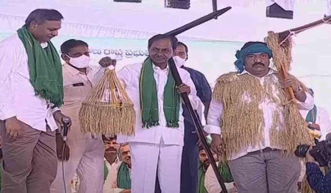 రైతు నాగలితో సీఎం కేసీఆర్