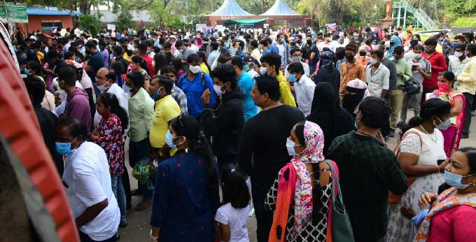 హైదరాబాద్‌ : ఆదివారం కావడంతో సందర్శకులతో కిటకిటలాడిన నెహ్రూ జువాలాజికల్‌ పార్క్‌