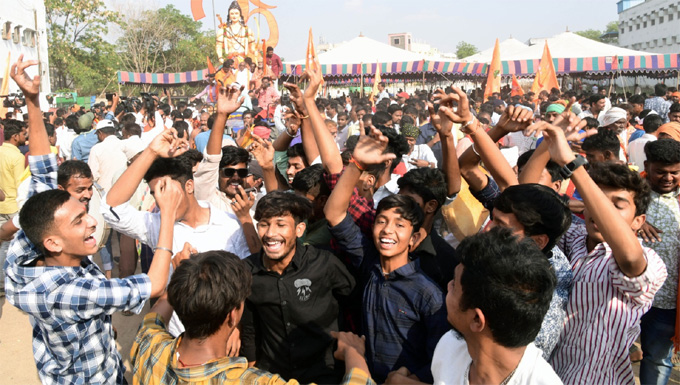ఆదిలాబాద్‌లో శ్రీరామనవమి సందర్భంగా నిర్వహిస్తున్న శోభాయాత్ర