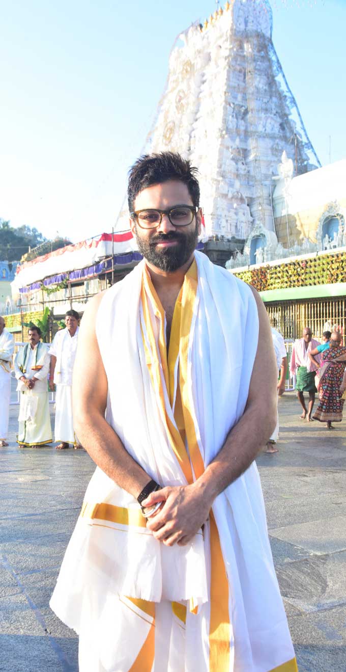 తిరుమల శ్రీవారిని దర్శించుకున్న గాయకుడు, బిగ్ బాస్ ఫేం శ్రీరామ చంద్ర