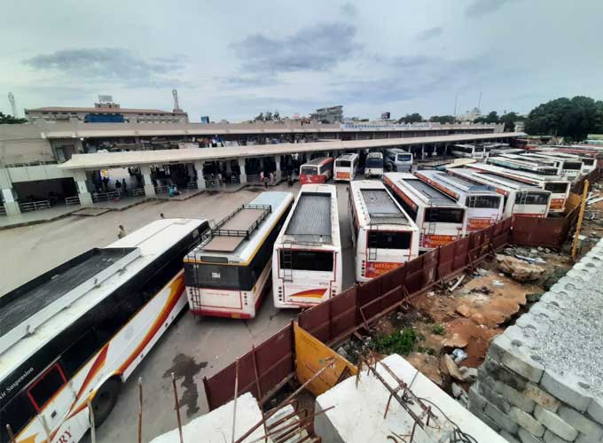 తిరుపతిలో డిపోకే పరిమితమైన ఆర్టీసీ బస్సులు