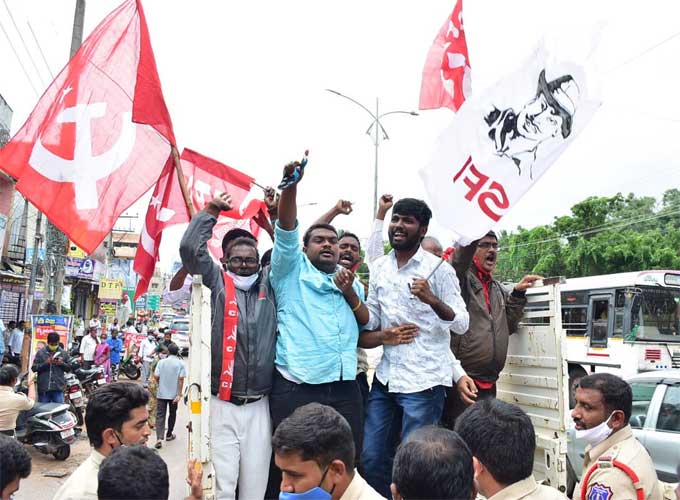 యాదాద్రి భువనగిరి జిల్లాలో బంద్ నిర్వహిస్తున్న అఖిలపక్ష నాయకులను అరెస్టు చేస్తున్న పోలీసులు