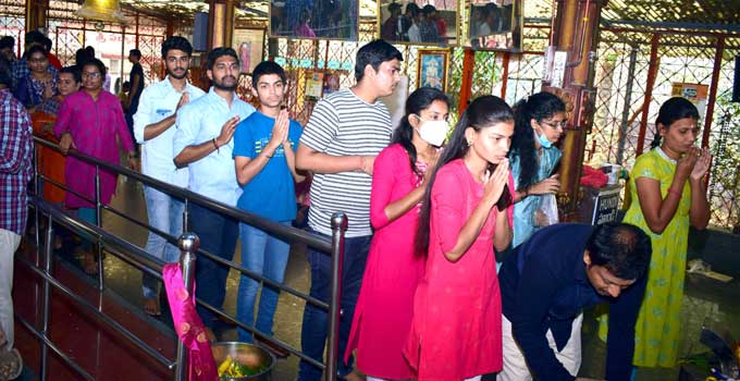 హైదరాబాద్‌: కేపీహెచ్‌బీ శివాలయంలో భక్తుల సందడి