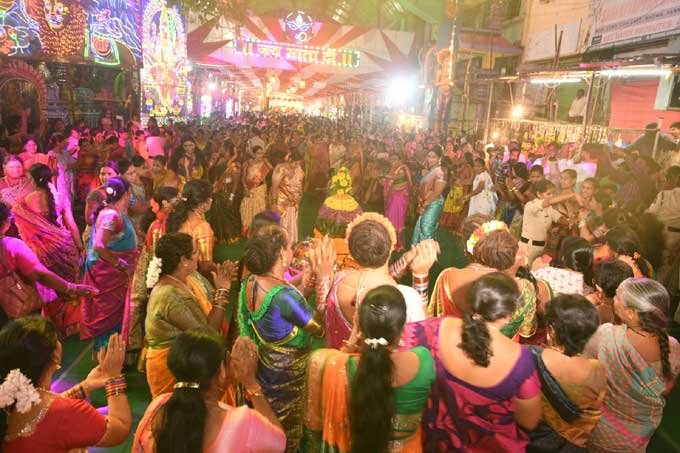 సికింద్రాబాద్లోని భద్రకాళి దేవాలయం వద్ద..