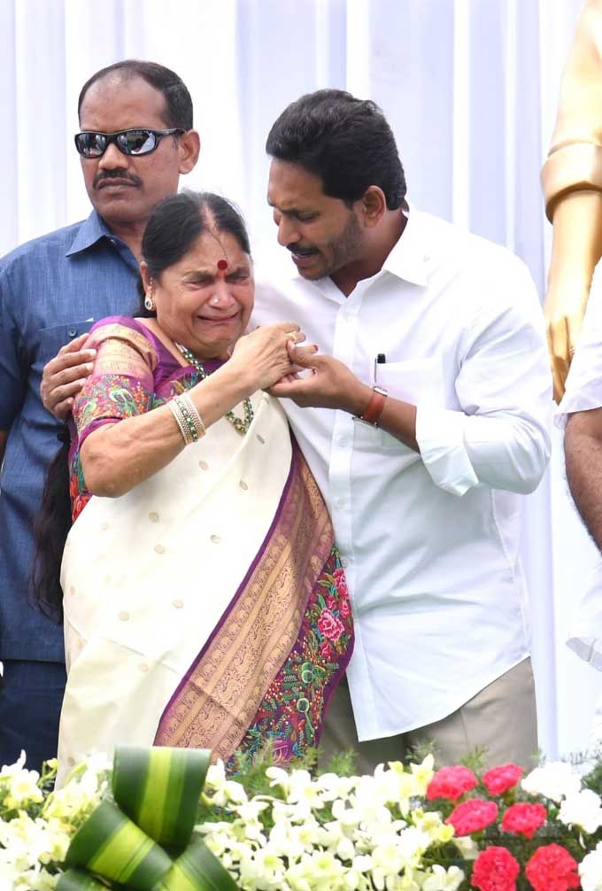 Prakasam చీమకుర్తిలో విగ్రహాల ఆవిష్కరణ statue inaguration at