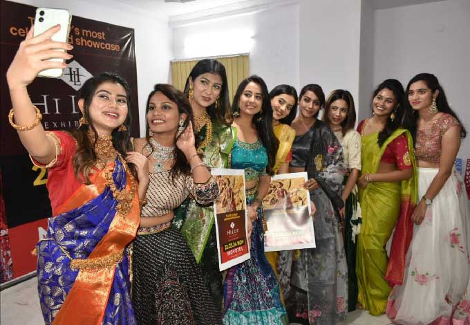 హైదరాబాద్‌: బంజారాహిల్స్‌లో నిర్వహించిన హైలైఫ్‌ కర్టెన్‌రైజర్‌ ఈవెంట్‌లో మోడల్స్‌ సందడి