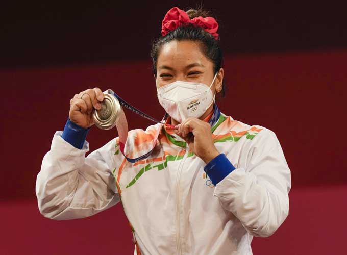 Tokyo Olympics: వెయిట్‌ లిఫ్టింగ్‌లో భారత్‌కు రజత పతకం అందించింన మీరాబాయి చాను 