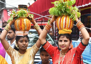 Hyderabad: సికింద్రాబాద్‌ మహాకాళి బోనాలు ప్రారంభం