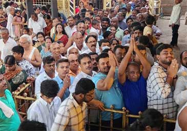 Srishilam :  శ్రీశైలంలో భారీగా భక్తుల రద్దీ